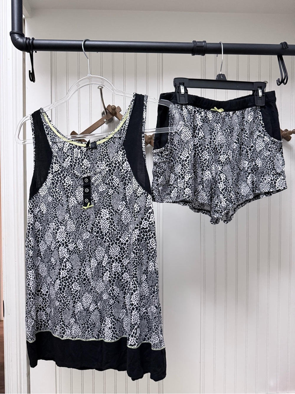 Kensie Women’s Pajama Set Size Small Black White Animal Print Tank Shorts